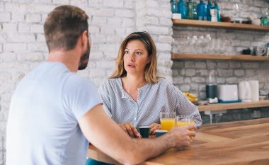 Shkencëtarët shpjegojnë tërheqjen momentale ndaj një personi