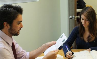 Femrat e bukura marrin nota më të mira?