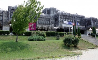 Krijues e shkrimtarë nga diaspora dhe Kosova, bashkë në një takim letrar
