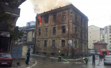 Renovimi i gjatë i shtëpisë së Xhafer Devës