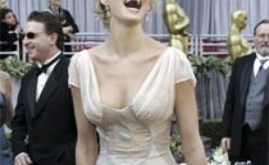 Pattinson në krevat me Uma Thurman