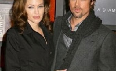 Jolie pëlqen mjekrën e Brad