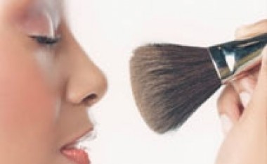 Make up për të fshehur defektet?