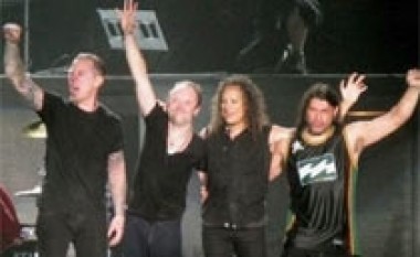 Fansat e Metallicas përleshen me policinë