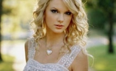 Swift nervoze në prag të Grammy Awards