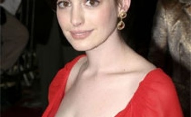 Hathaway e obsesionuar pas fizikës