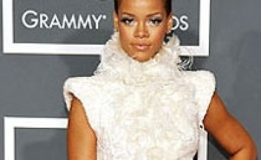 Rihanna e vetmuar në Grammy