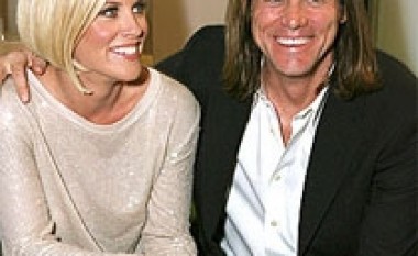 Carrey dhe McCarthy qёndrojnё tё zhveshur nё shtёpi