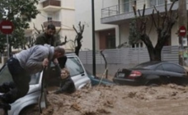 Përmbytje masive në Athinë