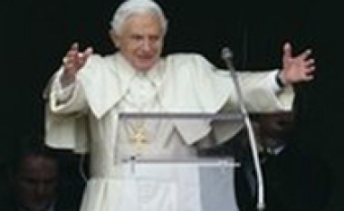 Benedikti XVI ndryshon rregullat e konklavës