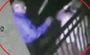 Maniaku me shkop bejsbolli (Video)