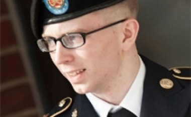 Dënohet ushtari amerikan që publikoi dokumente në WikiLeaks