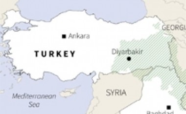Kurdët lirojnë zyrtarët turq?