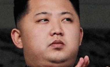 Koreja e Veriut përgatitet për luftë me amerikanët (Video)