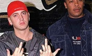 Eminem rikthim të dyfishtë