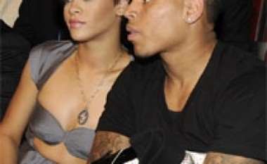 Familjarët e Rihannas kërkojnë burgosjen e Brown