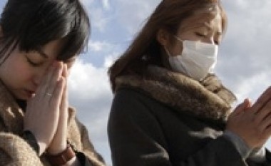 Japonia përkujton viktimat e cunamit