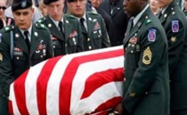 Një terrorist vret disa ushtarë amerikanë dhe afganë