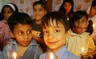 Të krishterët mbyllin shkollat në Pakistan