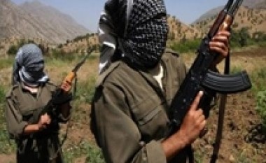 Militantët kurdë liruan ushtarët turq, që i mbanin peng