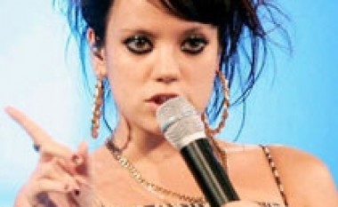 Lily Allen: Meshkujt duhet të mësojmë më shumë për seksin