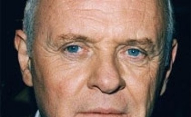 Hopkins në rolin e Hemingwayt
