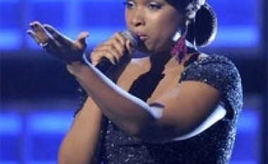 Hudson kthehet te American Idol
