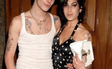 Burri i Amy Winehouse do të bëhet baba