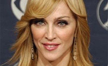 Ritchie blen shtëpi në afërsi të Madonnës