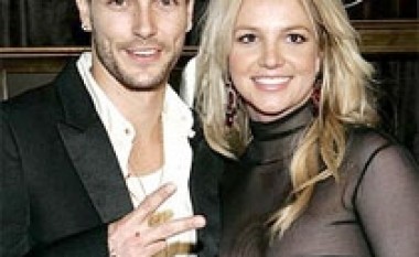 Britney me djemtë në turne