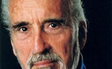 Christopher Lee i kthehet kompanisë që e bëri të famshëm