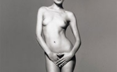 Nxirret në ankand fotoja nudo e Carla Brunit