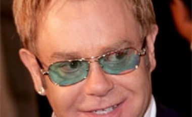 Elton John kritikon politikanët britanik