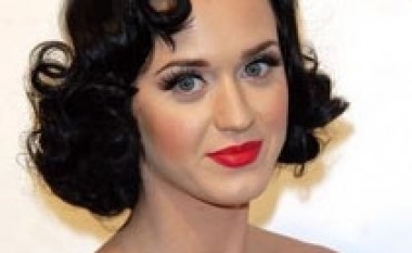 Perry emocionohet në takimin me Madonnën