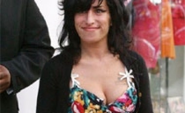 Amy iu ndihmon fëmijëve në nevojë