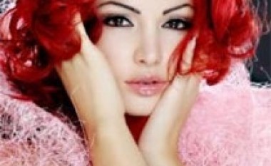 Bleona këngëtarja më seksi e vitit