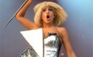 Lady GaGa iu ndihmon të infektuarve me HIV