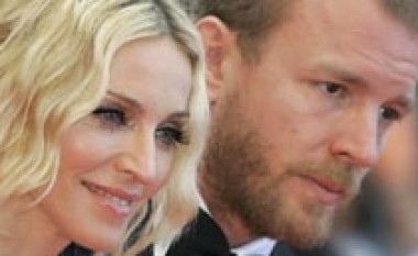 Mercy bashkon Maddonën dhe Guy Ritchien?