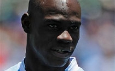 Shkëmbim Balotelli-Lavezzi?