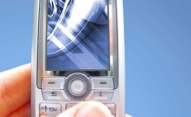 Shumica e njerëzve ruajnë në celular numrin e ish-partnerit