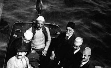 Historia e fotos së Pavarësisë: Kur Shqipërisë ia këputën krahët e këmbët