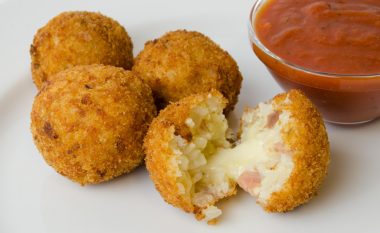 Toptha të mbushur me oriz (Arancini)