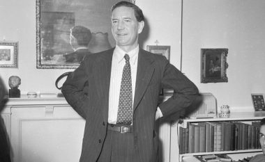 Jeta e agjentit më dinak të shekullit XX, Kim Philby: Pse e ndihmoi Enver Hoxhën dhe pse thoshte se përmes Shqipërisë e parandaloi Luftën e Tretë Botërore?