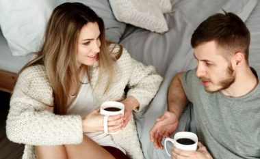 I kemi pyetur beqarët: Si e dini që femra do të jetë e mirë në krevat?