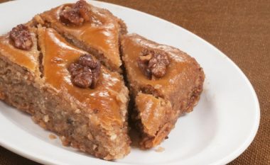 Bakllava ekspres: Shije e mirë e njohur, gatuhet për vetëm gjysmë ore!