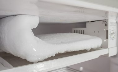 Truku të cilin çdo amvisë duhet ta dijë: Si të pengoni krijimin e akullit në frigorifer me ngrirje të thellë?