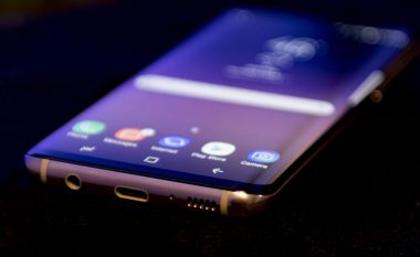 Samsung rregullon problemet me ekranin ne kuq në S8
