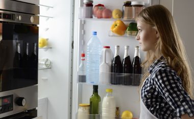 Pastrimi, sa i mundimshëm! Shikoni mënyrën më të thjeshtë si ta pastroni frigoriferin, madje pa mjete kimike