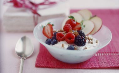 Exquisa Quark me fruta sezonale, jashtëzakonisht e shijshme