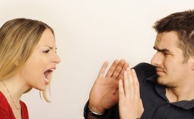 Fjalë të urta të cilat do t’ju bëjnë që të mendoni: Përse njerëzit bërtasin kur grinden?